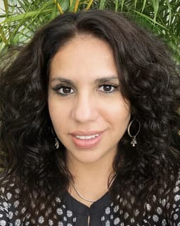 Paula Averruz-Genie